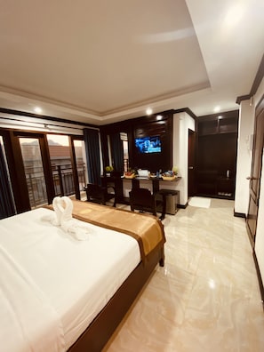 Deluxe Double With Balcony | Free minibar items, in-room safe, laptop workspace, free WiFi - Consiana Vang Vieng Hotel (Vang Vieng)