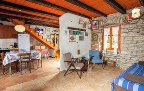 Living area - Holiday home mit Terrasse und Klimaanlage (Petehi)