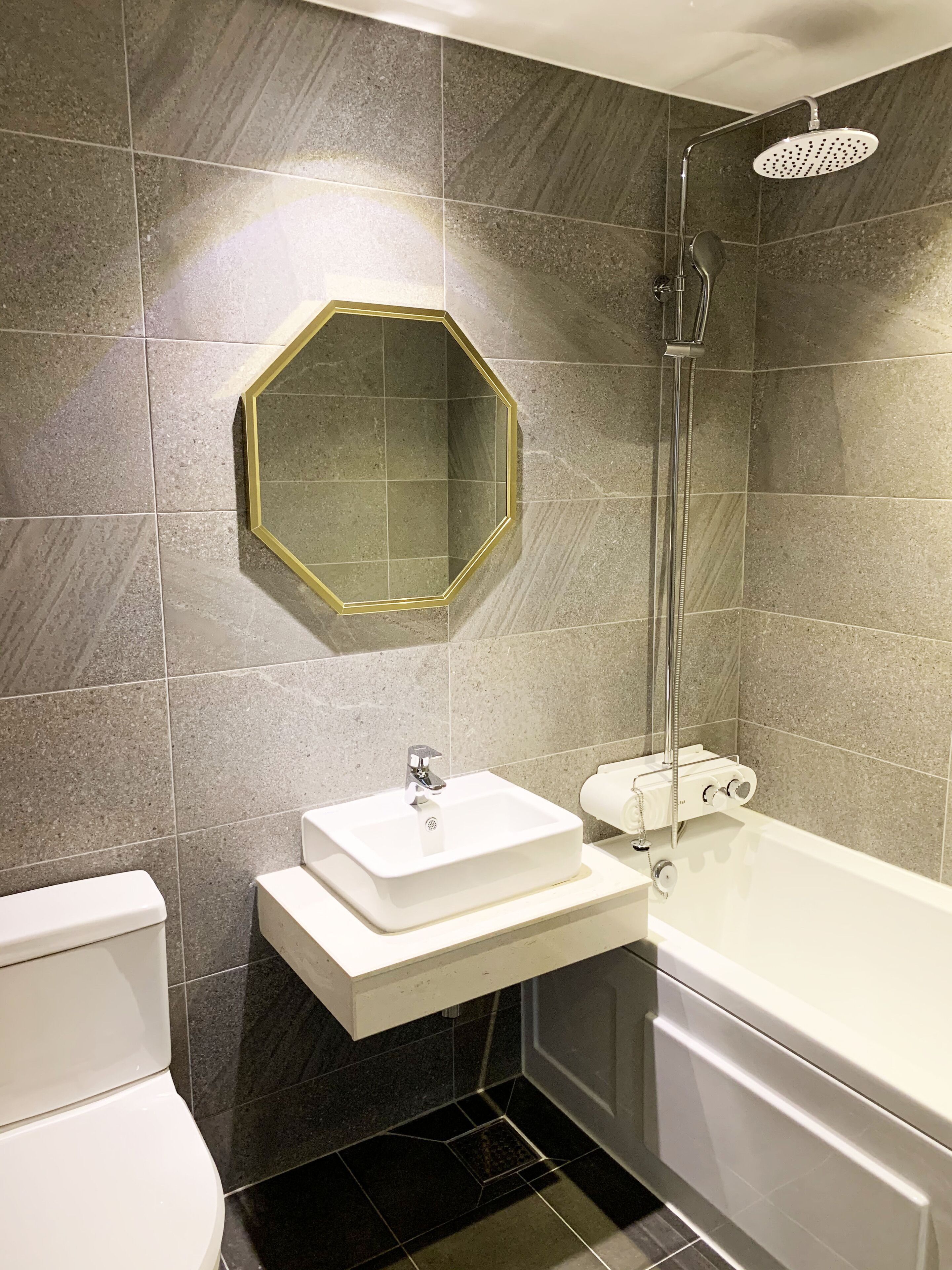 deluxe room | bathroom | combined shower/bathtub, free toiletries, hair dryer, dressing gowns