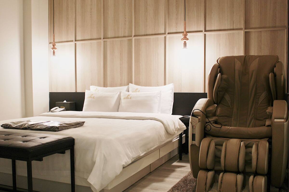 Premier Room | Free WiFi, bed sheets
