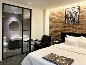 Deluxe Room | Free WiFi, bed sheets