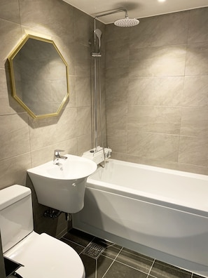 Standard Room | Bathroom | Combined shower/tub, free toiletries, hair dryer, bathrobes
