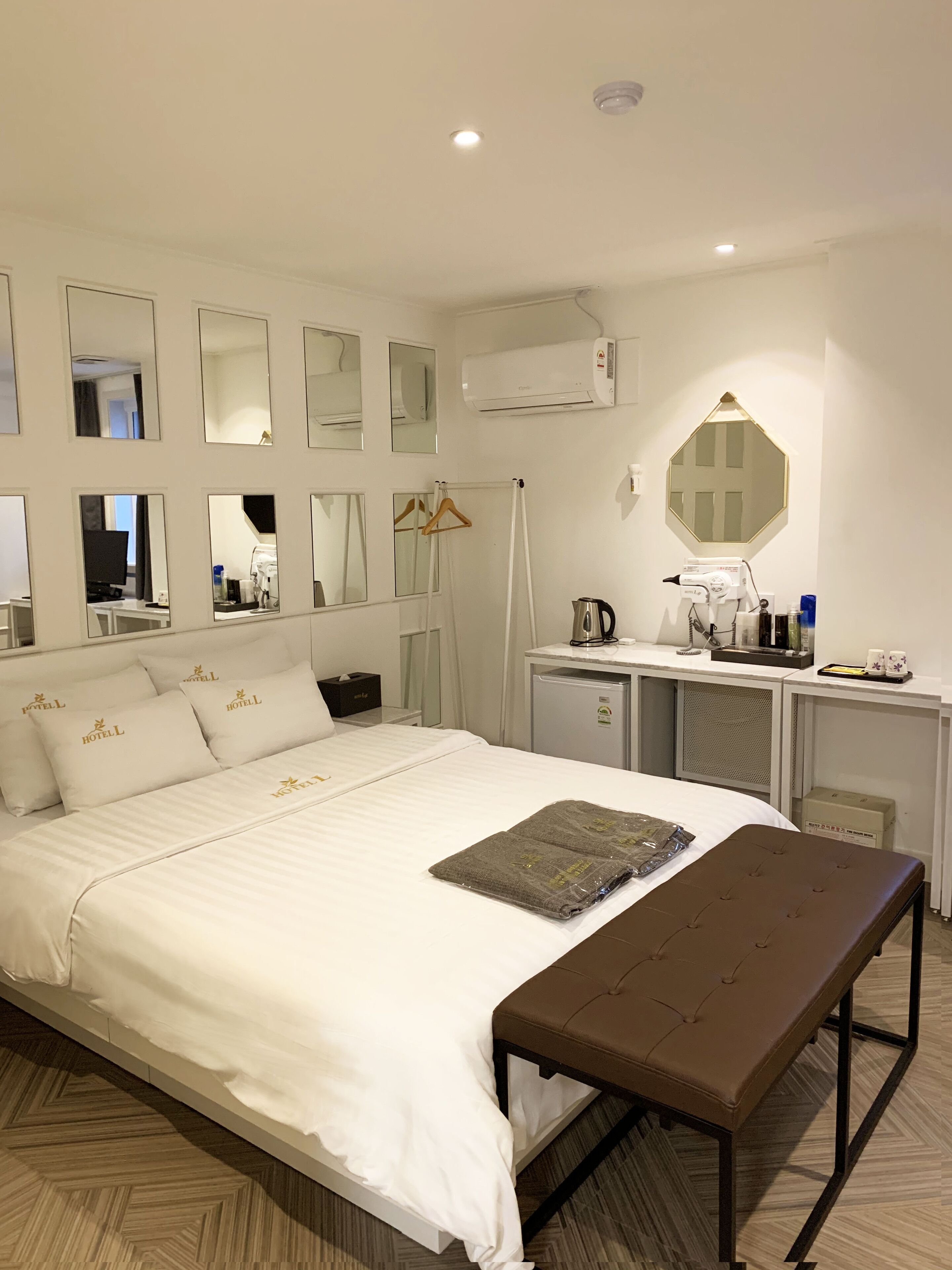 deluxe room | free wifi, bed sheets