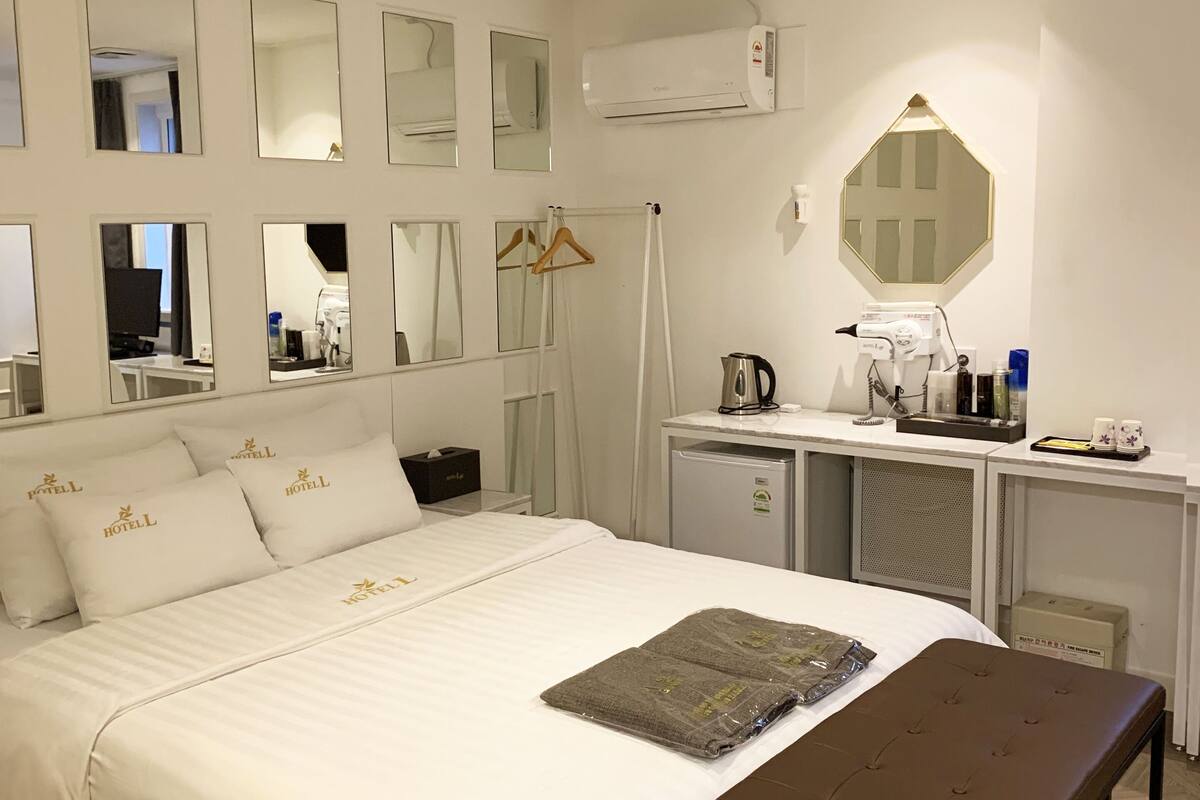deluxe room | free wifi, bed sheets