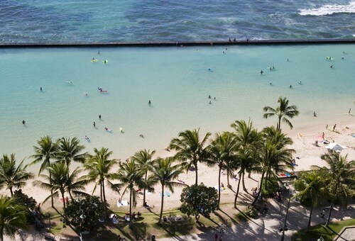 ~ Waikiki ~ $ BEST VALUE $ ~ 2 Schlafzimmer ~ Vollmöbliert ~ Blocks zum Strand ~