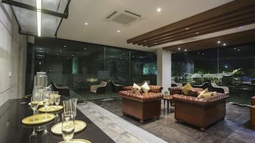 Lobby lounge