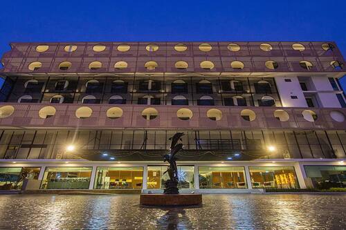 Fassade der Unterkunft – Abend/Nacht