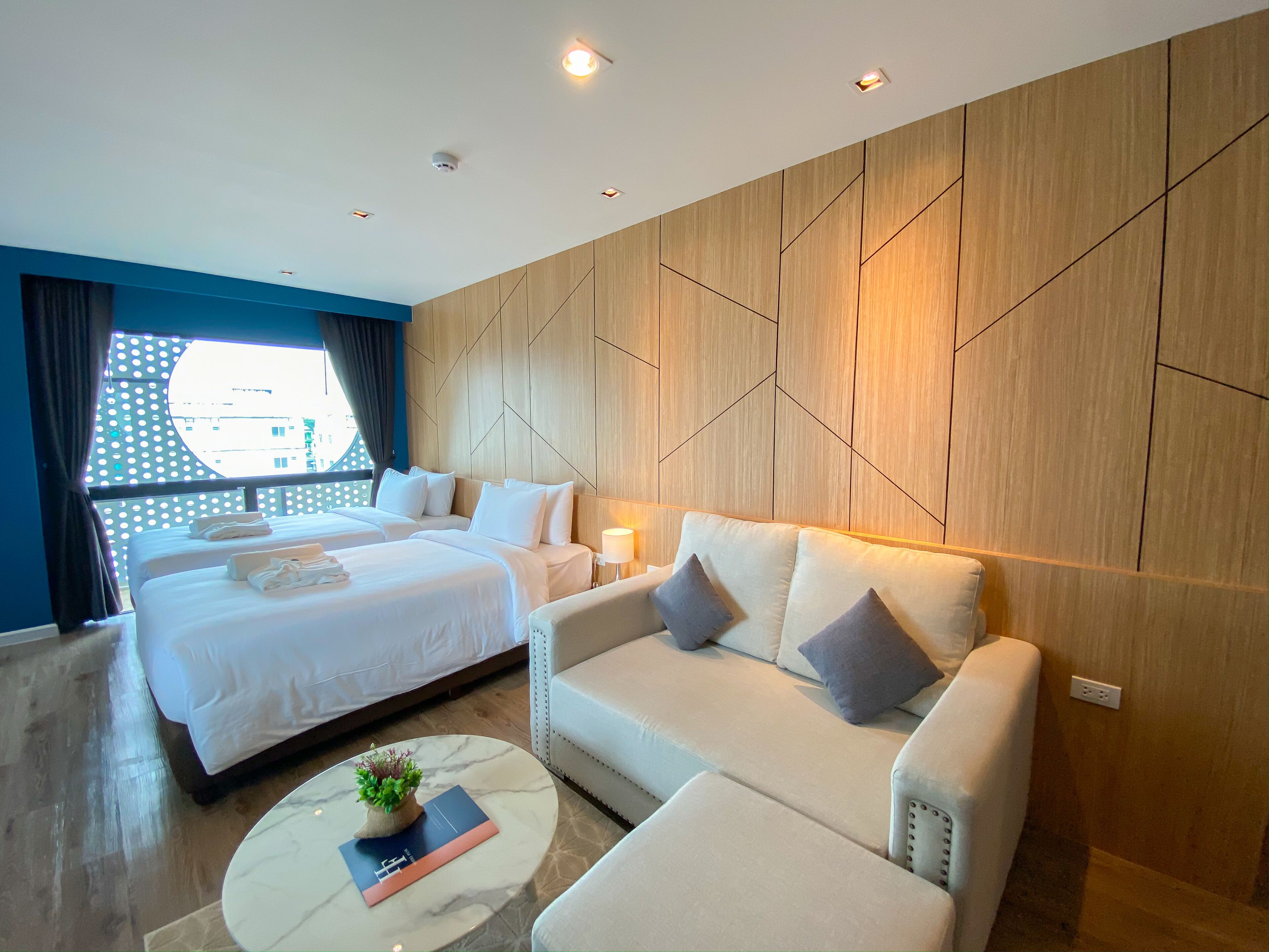 Grand Deluxe | 意大利 Frette 床单、高档床上用品、客房内保险箱、遮光窗帘