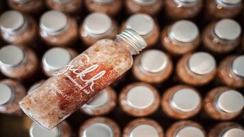 A bottle of Himalayan salt among many similar bottles.