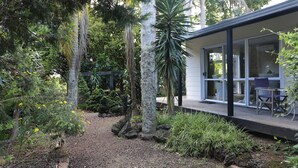 Dove (Attached unit to main house) | Terrace/patio - Central Cottages (Kerikeri)