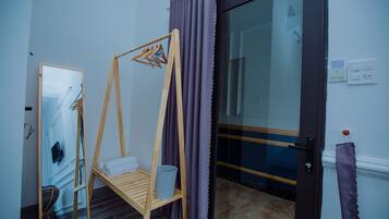 Family Twin Room | Hypo-allergenic bedding, minibar, desk, iron/ironing board