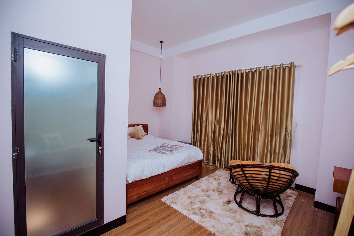 City Double Room | Hypo-allergenic bedding, minibar, desk, iron/ironing board