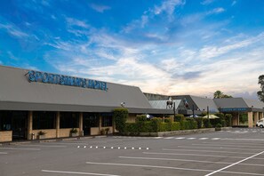 Free self-parking - Blacktown Tavern (Blacktown)