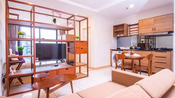 Deluxe Studio, Balcony | Living area | 40-inch flat-screen TV with digital channels, TV