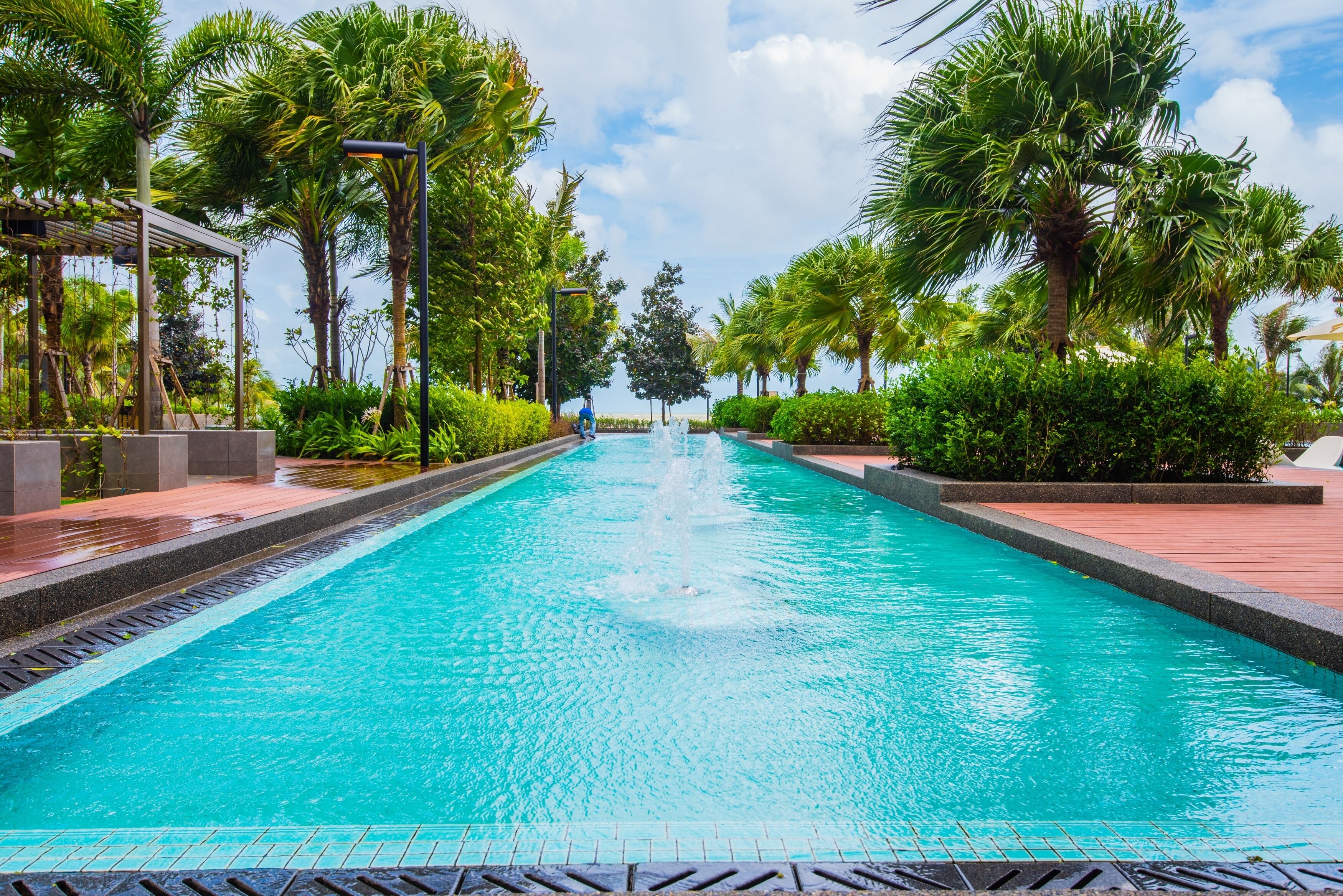4 outdoor pools