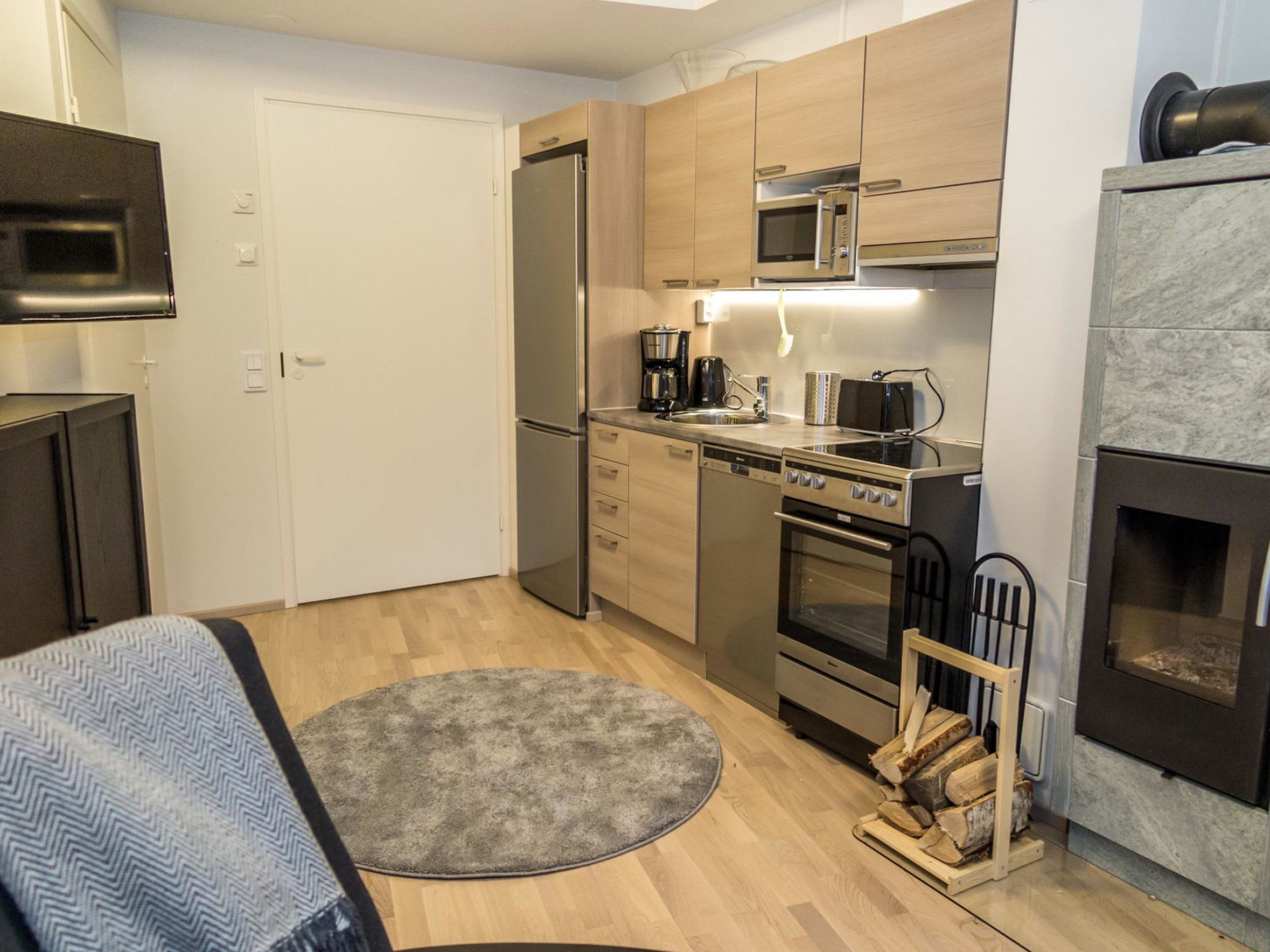 Jääkaappi, mikroaaltouuni, astianpesukone