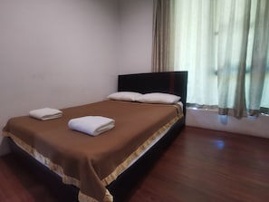 1 bedroom, desk, free WiFi