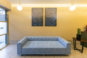 Lobby sitting area - Brown Dot Hotel Sasang Renecite (Busan)