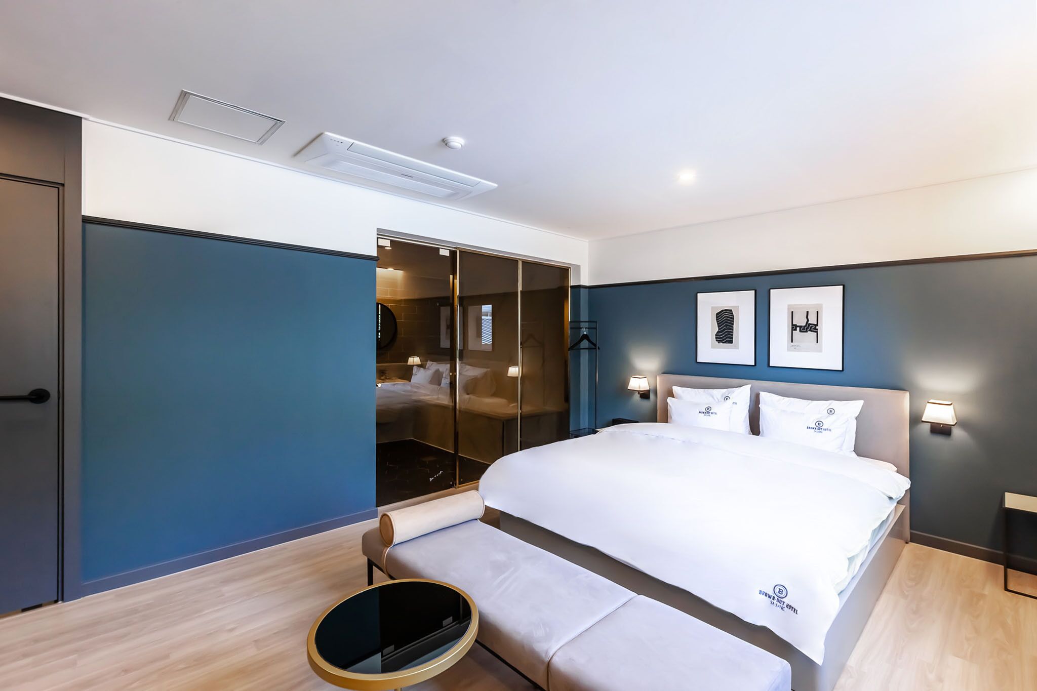 deluxe double room | minibar, desk, soundproofing, free wifi