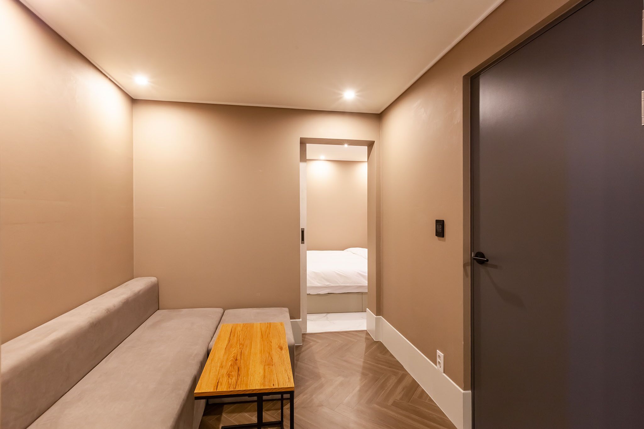 family room | living area | flat-screen tv, computer