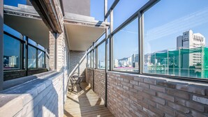 家庭套房, 2 間臥室, 陽台, 城市景觀 | 陽台