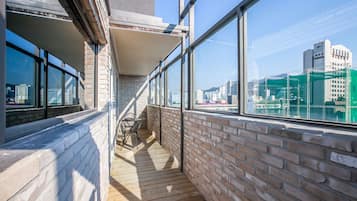Suite familiar, 2 habitaciones, balcón, vistas a la ciudad | Balcón