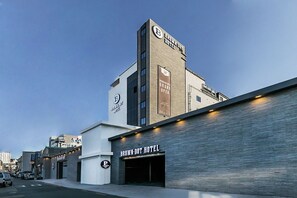 Front of property - Brown Dot Hotel Sasang Renecite (Busan)