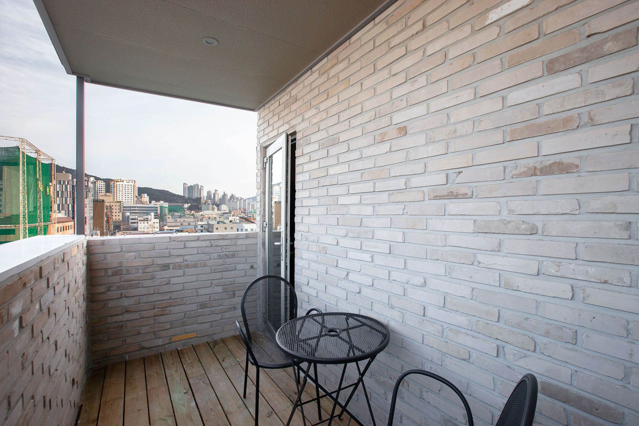 superior twin room, balcony, city view | balcony view