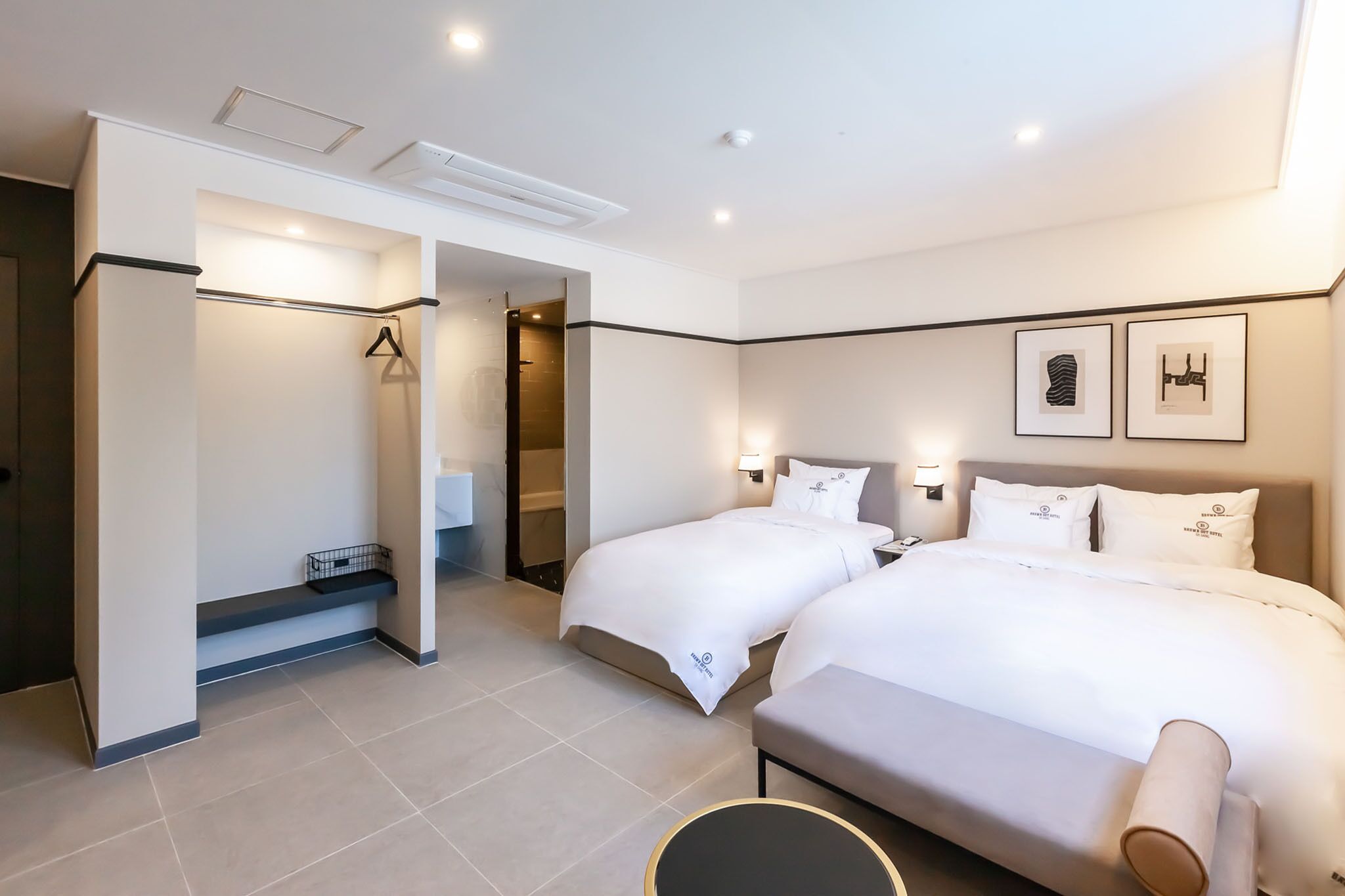 deluxe twin room | minibar, desk, soundproofing, free wifi