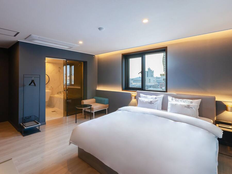 Minibar, desk, soundproofing, free WiFi