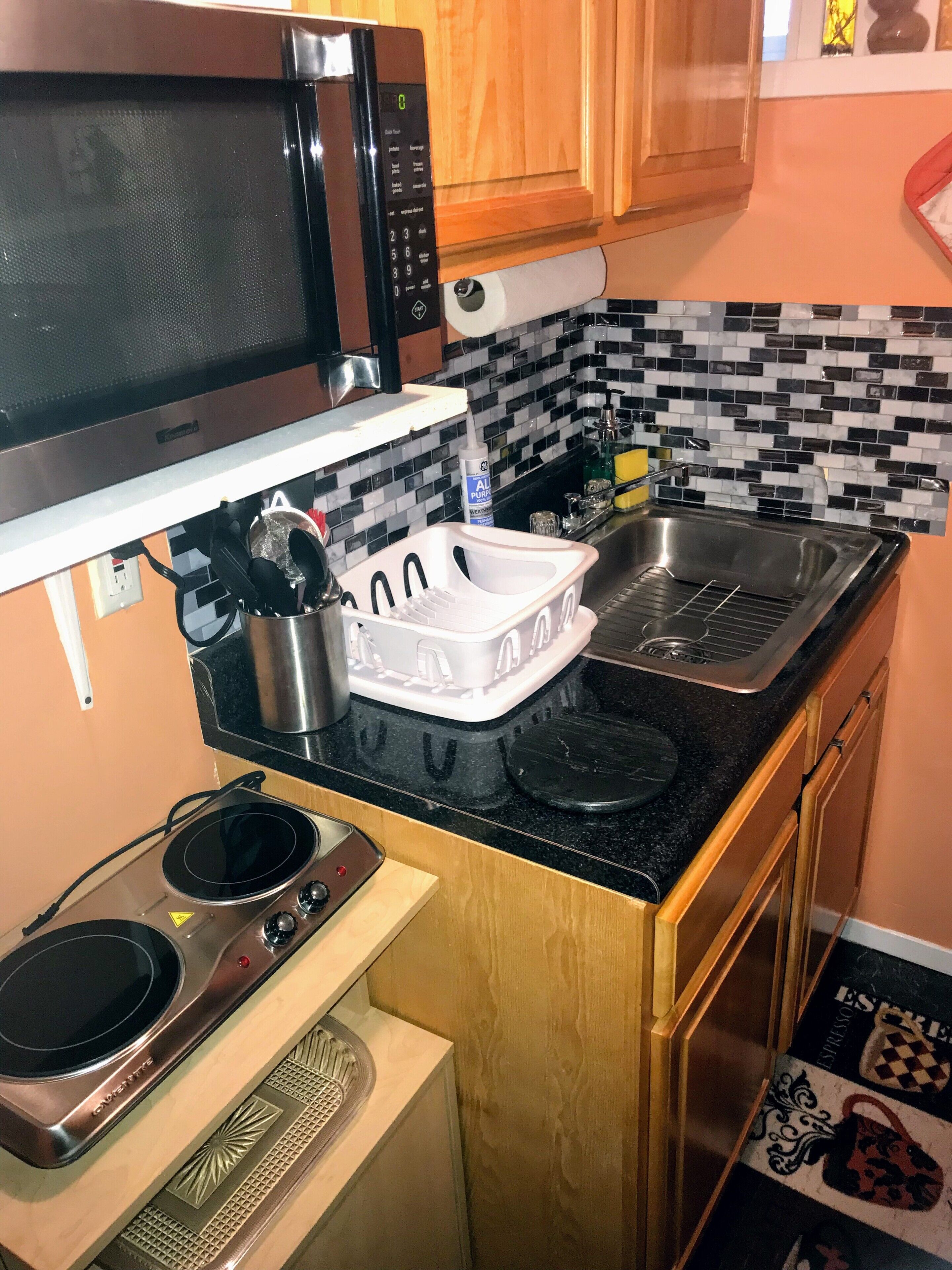 Fridge, microwave, stovetop, coffee/tea maker