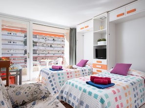 Iron/ironing board, internet, bed sheets