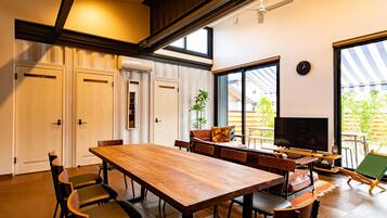 Private Vacation Home, LARGO | Free WiFi, bed sheets