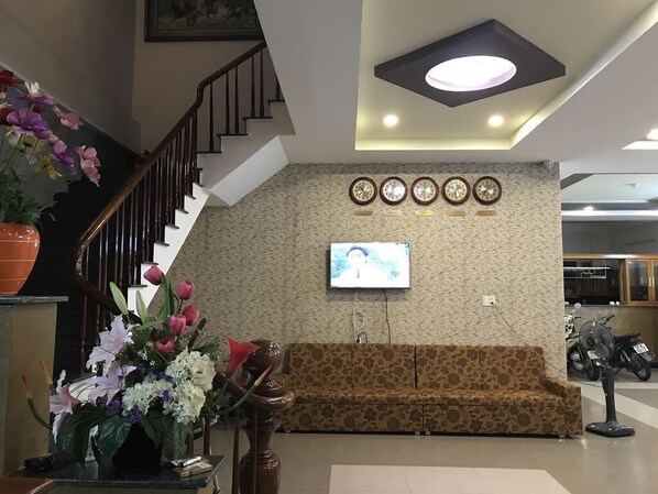 Lobby sitting area - BLUE SEA PHU YEN HOTEL (Tuy Hoa)