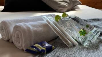 Queen Room | Free WiFi, bed sheets