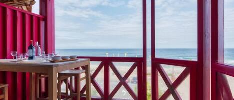 تناول الطعام بالخارج