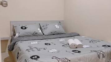 Soundproofing, free WiFi, bed sheets