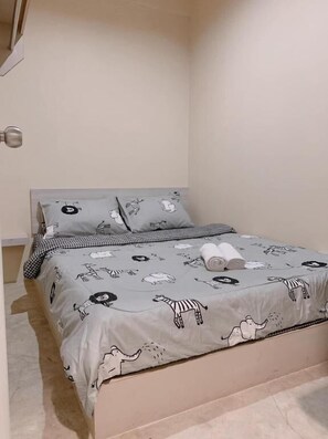 Soundproofing, free WiFi, bed sheets