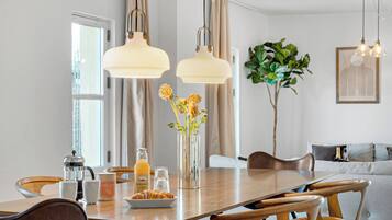 Apartment, 2 Bedrooms, City View | Dining