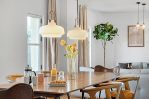 Apartment, 2 Bedrooms, City View | Dining