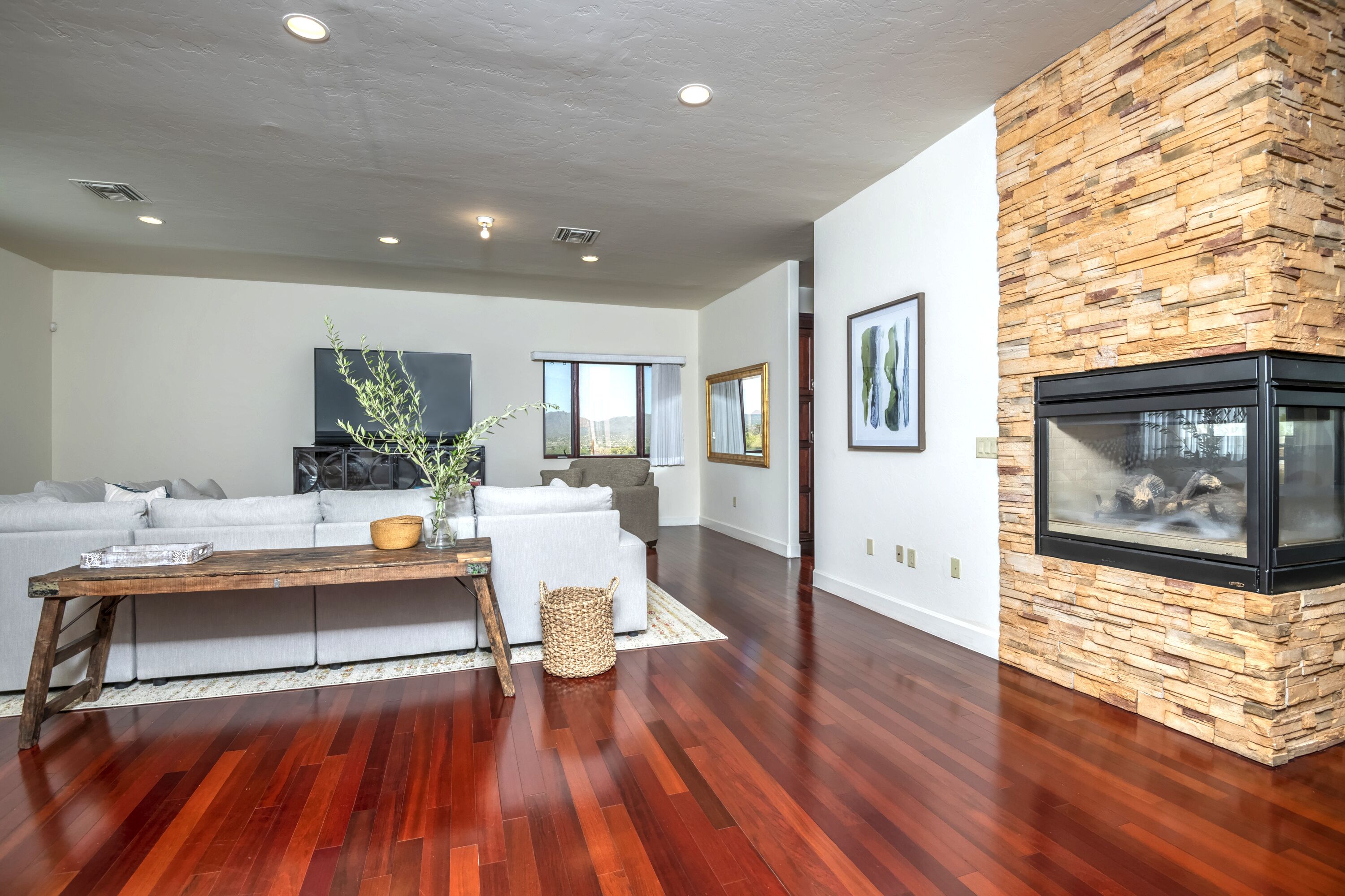 Custom 3 bedroom 3.5 bathroom house, large kitchen