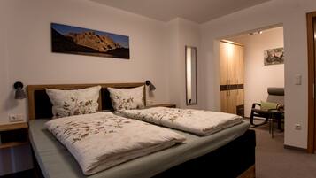 Classic Apartment, 2 Bedrooms, Balcony, Mountain View | 1 bedroom, in-room safe, free WiFi, bed sheets