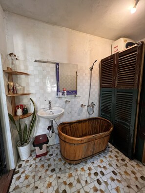 Shower, hydromassage showerhead, hair dryer, slippers