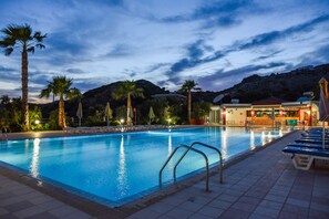 Seasonal outdoor pool, open 7:00 AM to 9:00 PM, sun loungers - Chrysoula Hotel & Apartments (Kos)