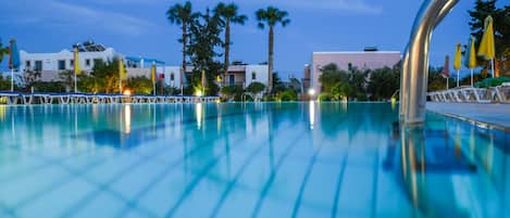 Seasonal outdoor pool, open 7:00 AM to 9:00 PM, sun loungers