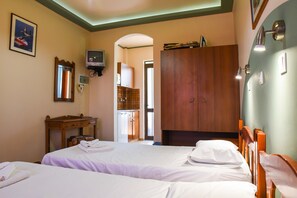 Individually decorated, individually furnished, desk, blackout drapes - Chrysoula Hotel & Apartments (Kos)