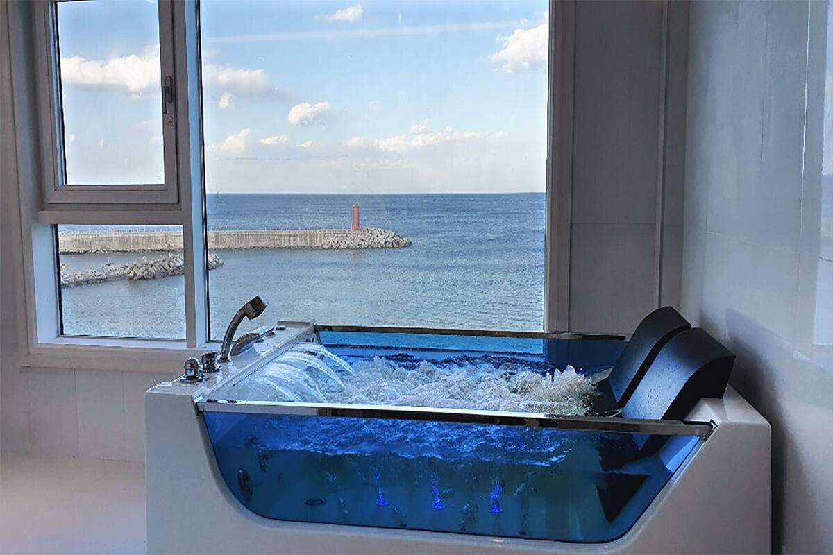 Room (504_Royal(Ocean view))