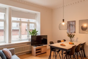 Apartment, 1 Bedroom, Refrigerator | Room amenity