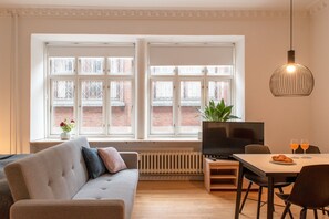Apartment, 1 Bedroom, Refrigerator | Room amenity
