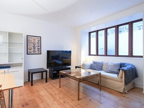 Living room - Park 1 - Lovely 1-bdr Apt Close to Metro (Copenhagen)